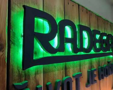 Neon Nápis Radegast