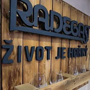 1679047478065 Neon Nápis Radegast 2